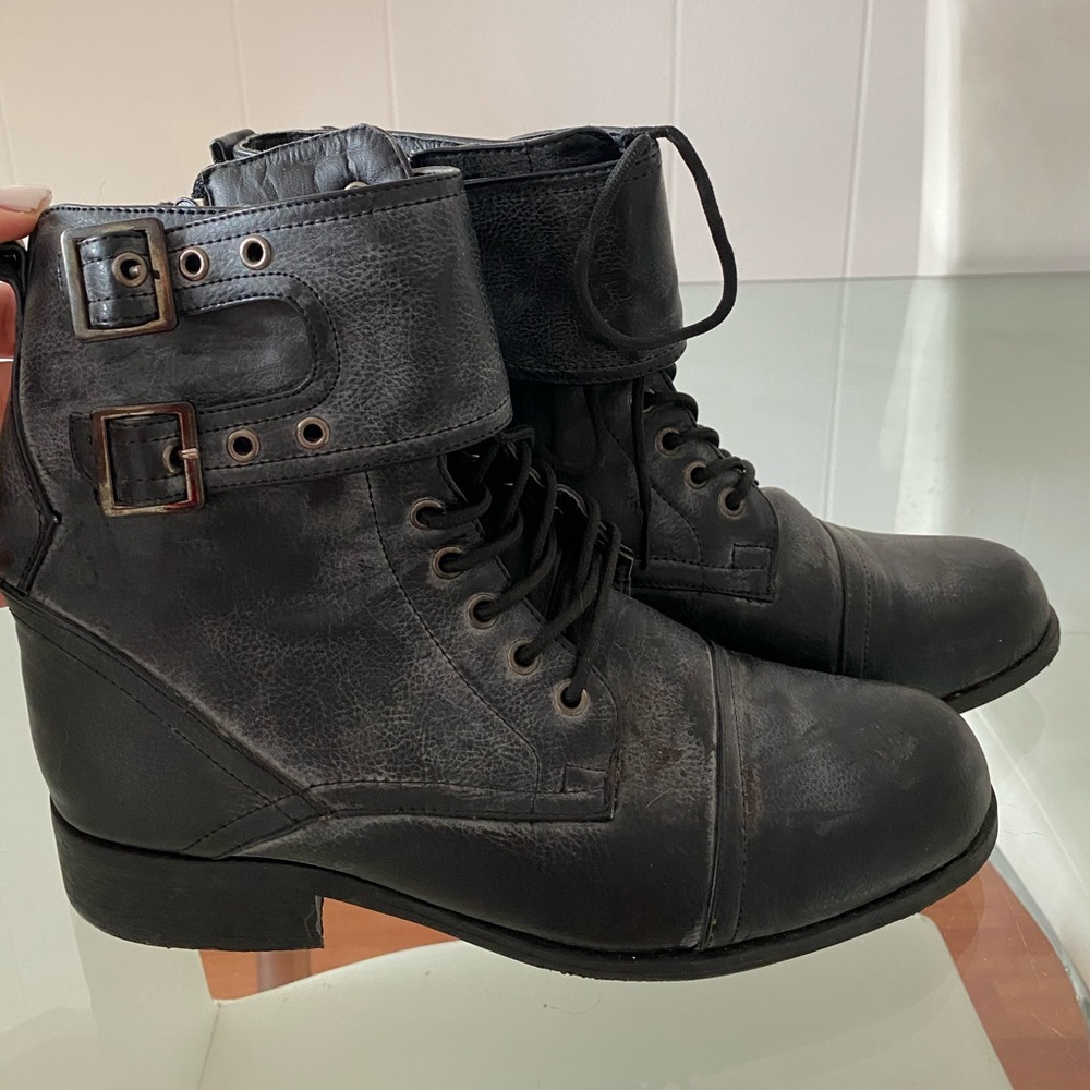 Combat boots